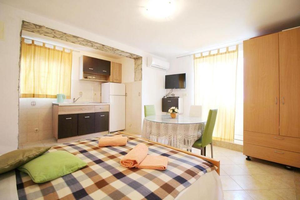 Apartmani L&Z Petrcane Eksteriør bilde